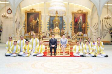 ในหลวง พระราชินี ทรงรับทูลเกล้าฯ ถวายปริญญาดุษฎีบัณฑิตกิตติมศักดิ์ มทร.กรุงเทพ